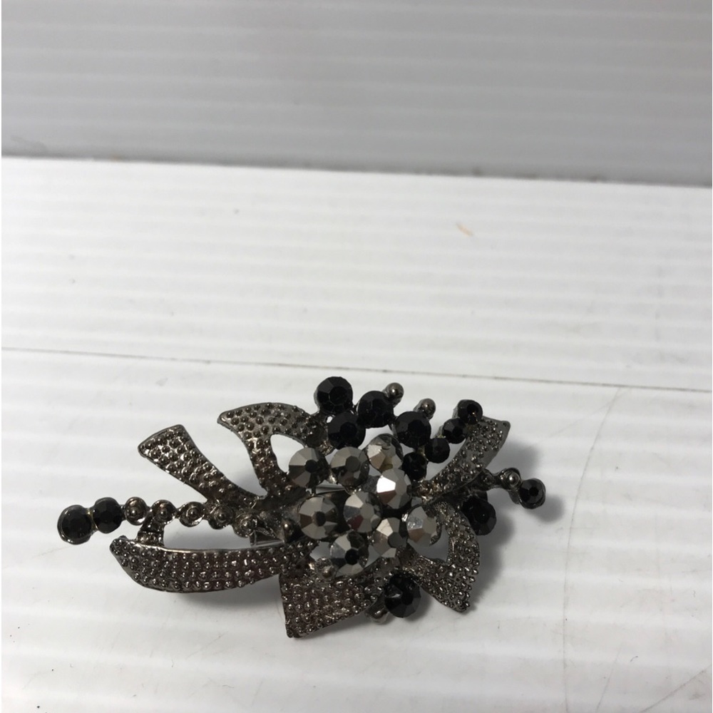 Vintage Gray & Black Rhinestone Oxidized Silvertone Flower Spray Pin Brooch –